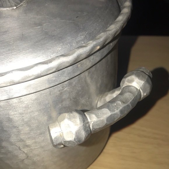 Hand Forged Everlast Metal pot with lid - Picture 3 of 14